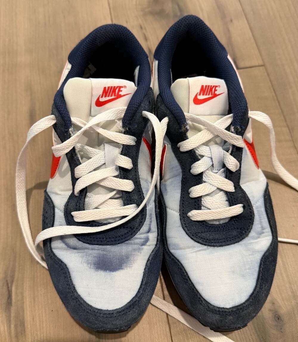 Nike MD Valiant Big Kids' Sneakers Midnight Navy/Picante Red, Size 5Y